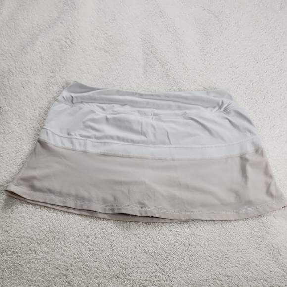 Nike White and Beige Sports Skort - Picture 4 of 7